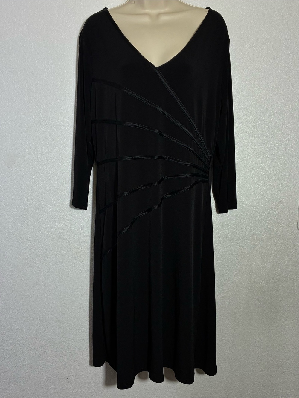 Women's Elegant Black V-Neck Dress Size XL